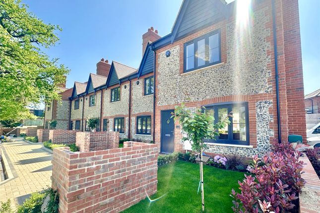 End terrace house to rent in Chapel Croft, Chipperfield, Kings Langley, Hertfordshire