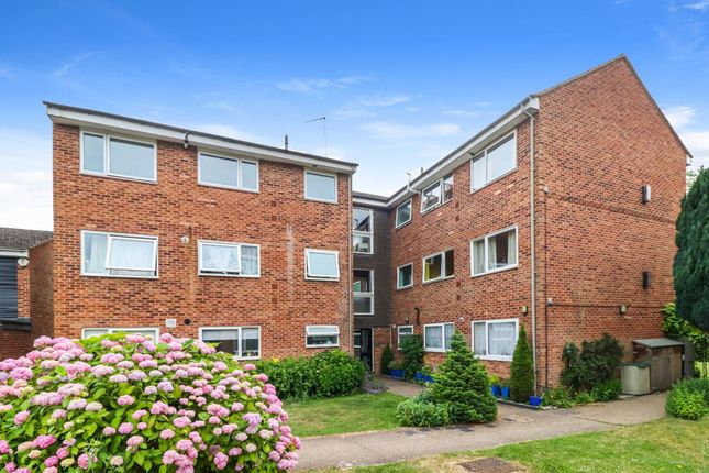 Flat for sale in Riverside Close, Kings Langley