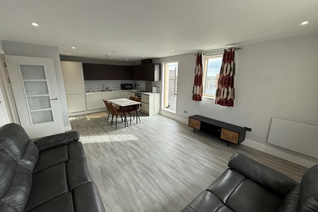 Flat 87, Vanburugh Court, 40 Stoke Road, Slough photo 3