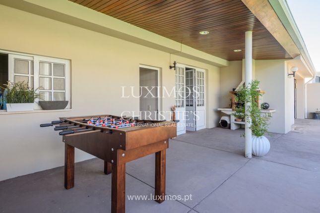 Villa for sale in Av. Da Beira-Mar 3297, 4400 Vila Nova De Gaia, Portugal