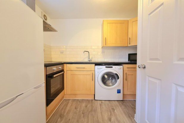 Flat to rent in Baydon Court, Bromley