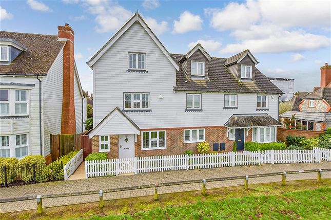 3-bed house on Diana Walk Kings Hill, West Malling, £500,000