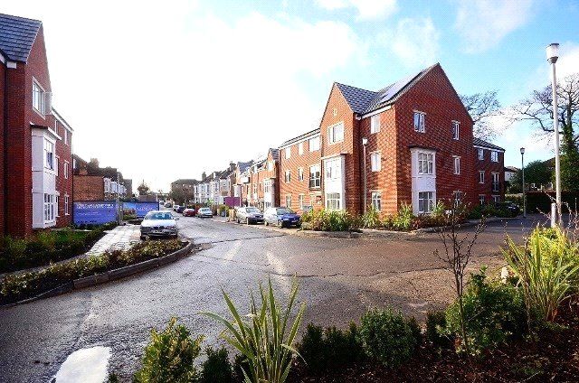 Thumbnail Flat to rent in Chalfont Road, London