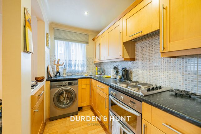 84 Hereward Green, Loughton photo 4