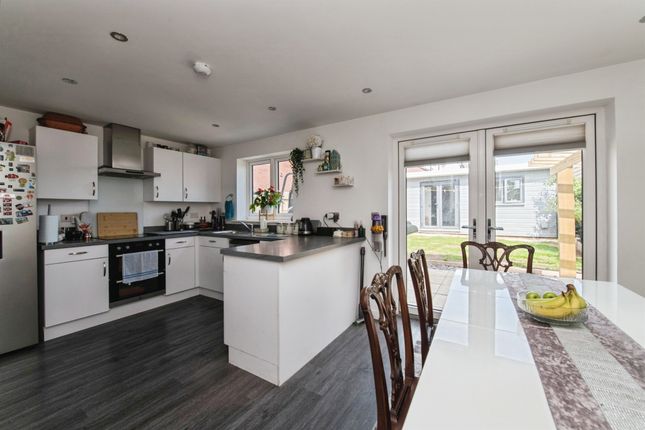 69, Hutchings Drive, Exeter photo 3