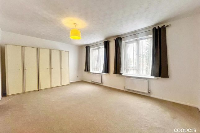 88, Aylsham Drive, Ickenham photo 3