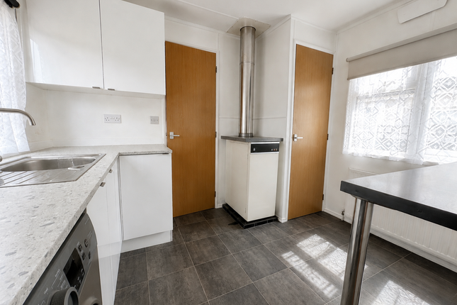 19, Woodland View, Norwich photo 2