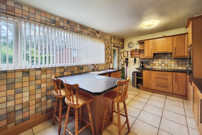 27 Stonehill Drive, Leicester photo 4