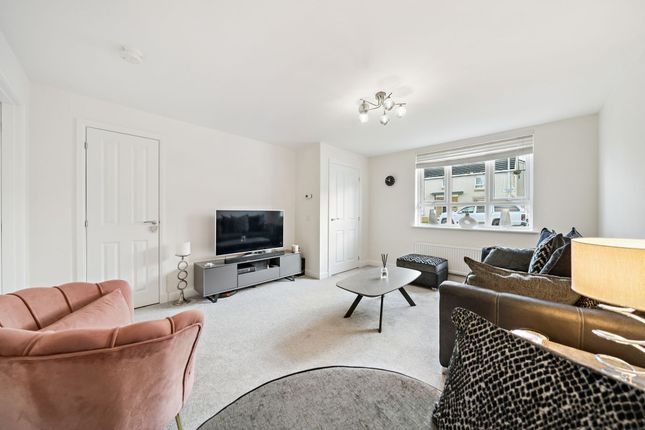 9 Cavanata Place, Glasgow photo 2