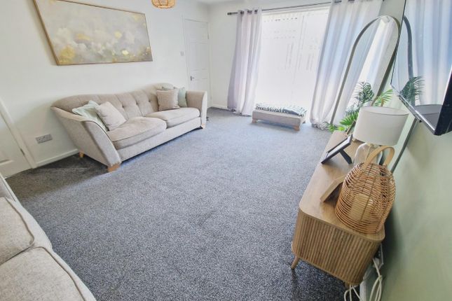 71, Beckside Gardens, Newcastle Upon Tyne photo 4