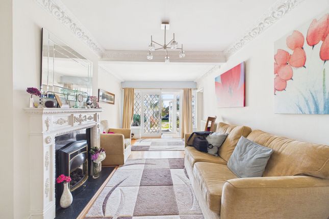 25 Pembroke Avenue, Stanford-Le-Hope photo 2