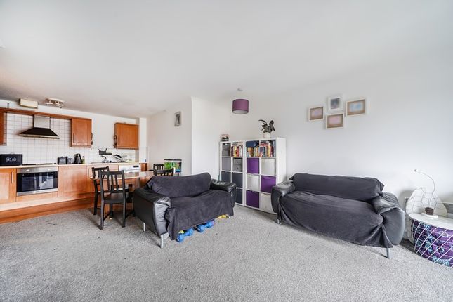 Wheatcroft Court Cleeve Way, Sutton photo 3