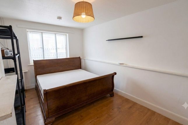 321a, Long Lane, Uxbridge photo 3