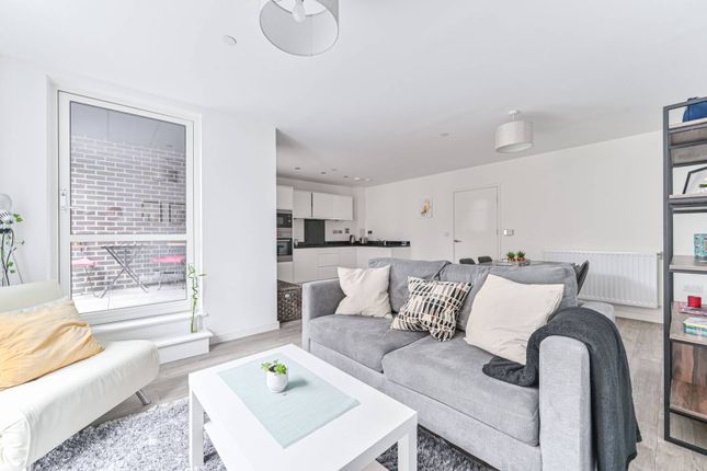 Flat for sale in River Rise Close, Deptford, London
