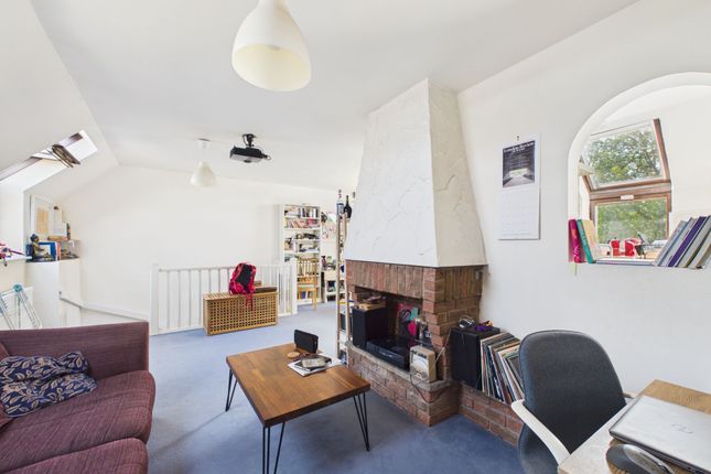 23 Grange Drive, Cheltenham photo 3