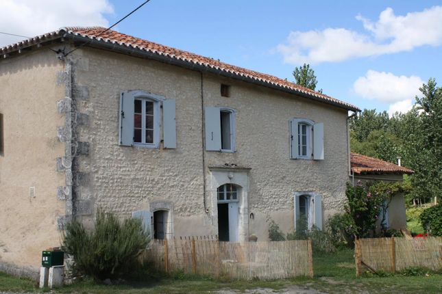 Thumbnail Property for sale in Aubeterre-Sur-Dronne, Poitou-Charentes, 16390, France