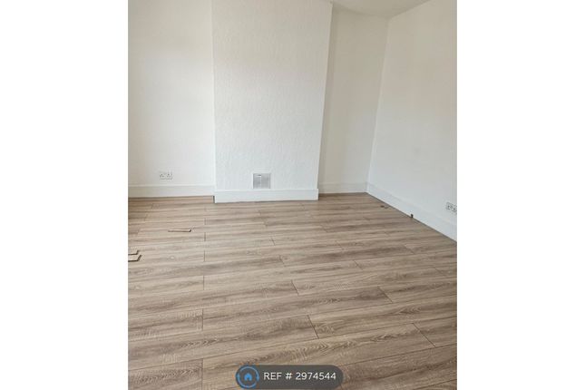 Cassio Road, Watford photo 4