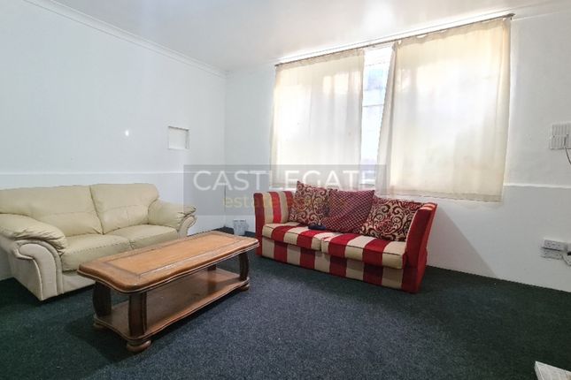 Thumbnail Flat to rent in Cobcroft Road, Huddersfield, West Yorkshire