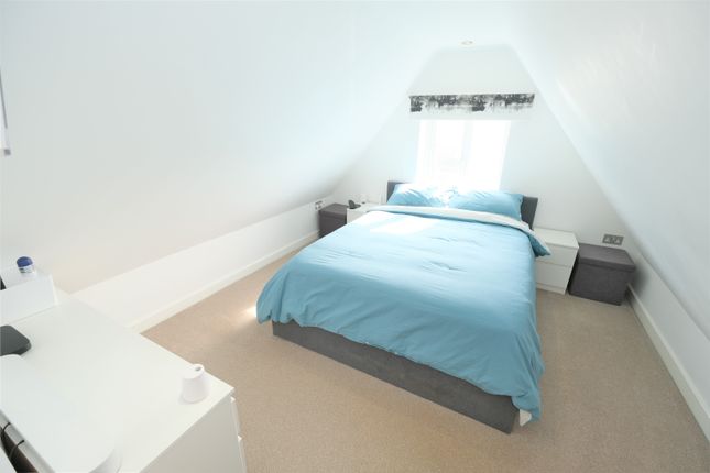 Flat 2, 52, High Street, Orpington photo 4