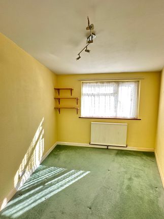 21 Napier Close, WEST DRAYTON photo 4