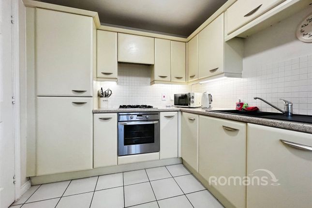 16, Vixen Drive, Hampshire photo 4
