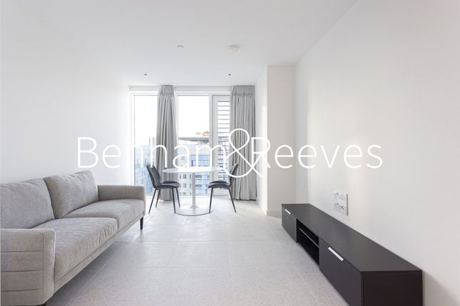 Apartment 2507, Bouchon Point, 7, Cendal Crescent, London photo 3