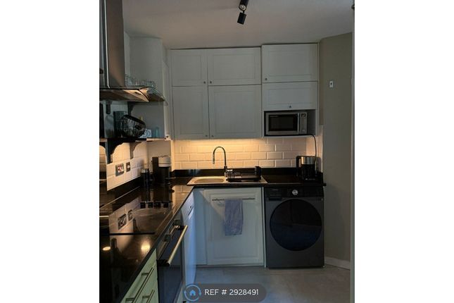 Flat, Varma Court Kidbrooke Grove, London photo 3