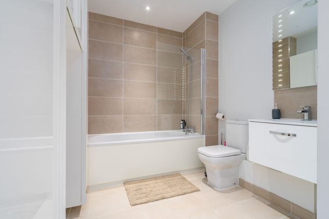 Flat for sale in 71 Great North Road, Hatfield, Hertfordshire
