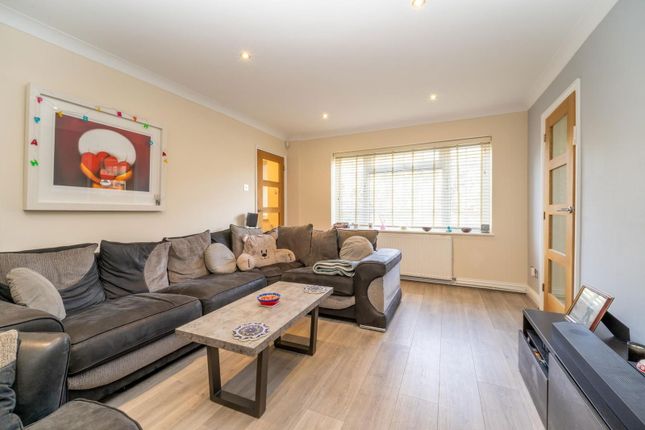 5, Tilehouse Close, Borehamwood photo 4