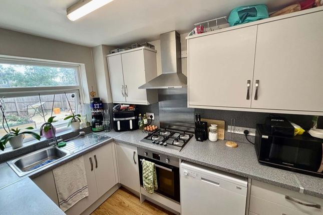 14, HARDY CLOSE, THATCHAM photo 3