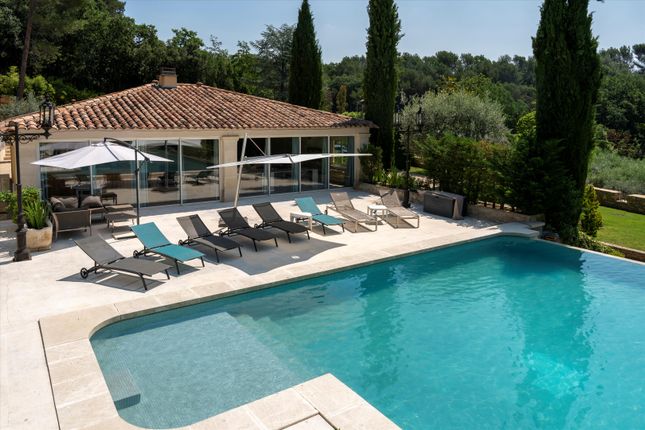 Property for sale in Vaison La Romaine, Vaucluse, Provence-Alpes-Côte d`Azur, France