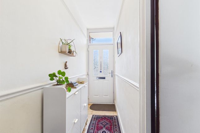 54, Hanbury Road, London photo 2