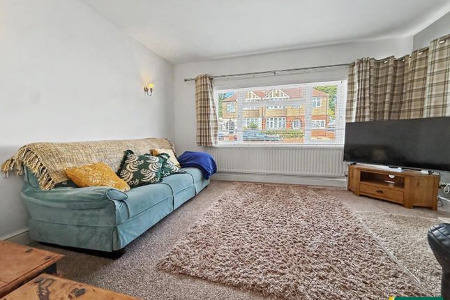 2, White Hills Way, Northampton photo 4
