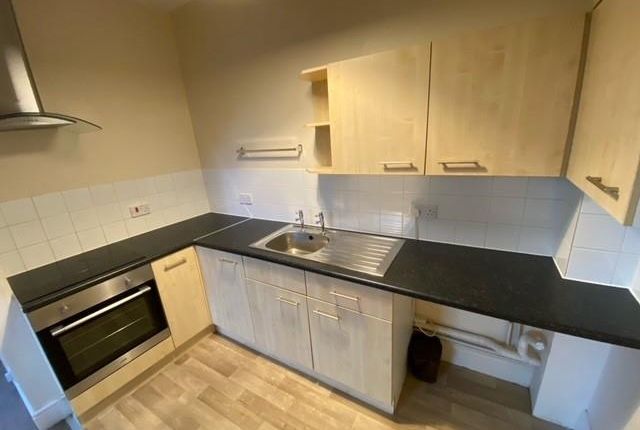 Thumbnail Flat to rent in Victoria Road, Bridgwater, Somerset