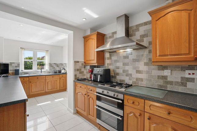 24 Eton Close, Witney photo 3