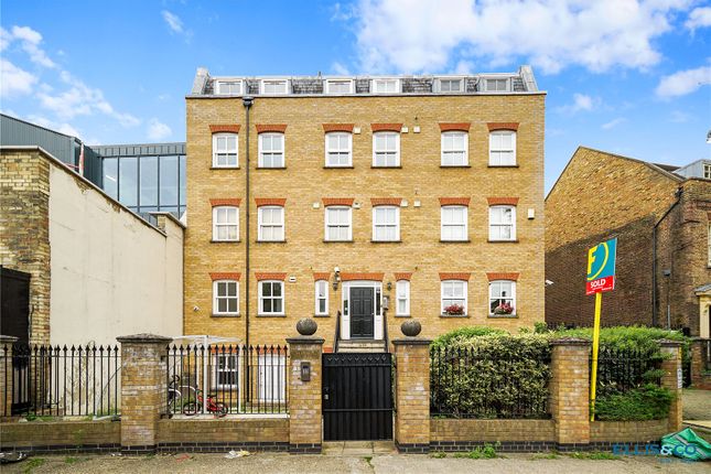 Thumbnail Flat for sale in Hayfield Passage, London