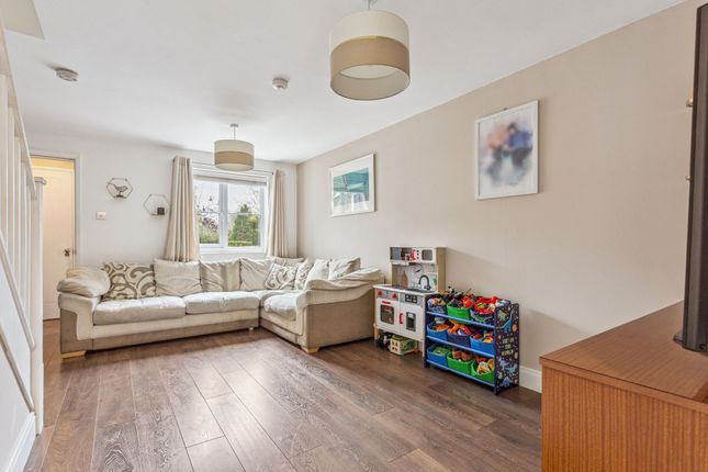 6 Williamson Way, Rickmansworth photo 2