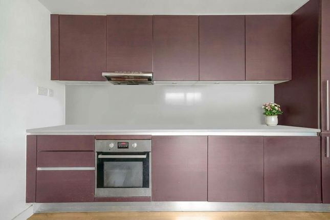 Flat 4, Kinnear Apts Chadwell Lane, London photo 4