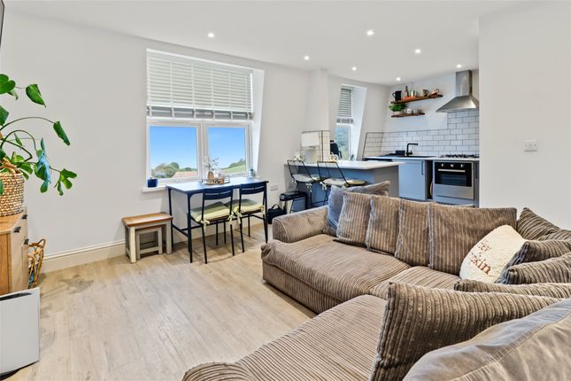 Flat 3 3 Larkstone Crescent, Ilfracombe Devon, Devon photo 4
