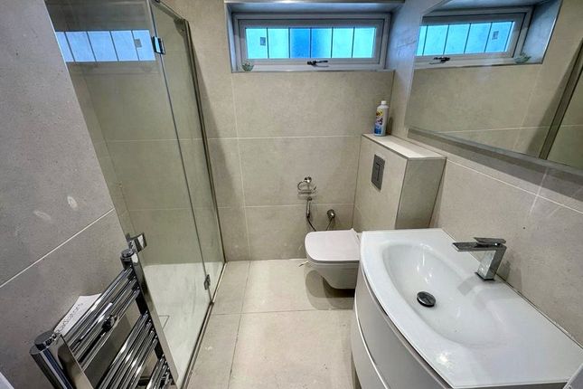 Room F,, 24 Tudor Way, Middlesex photo 3