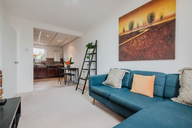 31 Wilbraham Road, Manchester photo 2
