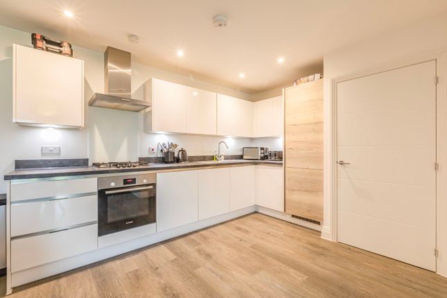 Flat 2, Haywood House,, Garrett Crescent, Ottershaw photo 2
