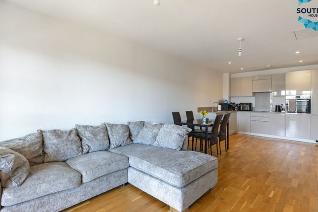 Brentwood House, 1 Beatrice Square, Tadworth photo 2