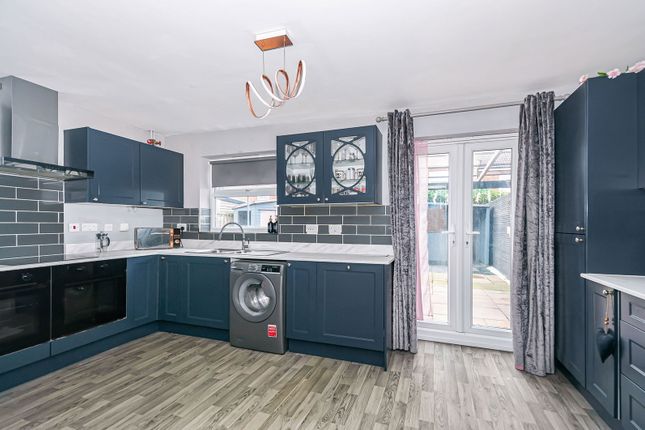 7, Cygnet Close, Hornsea photo 4
