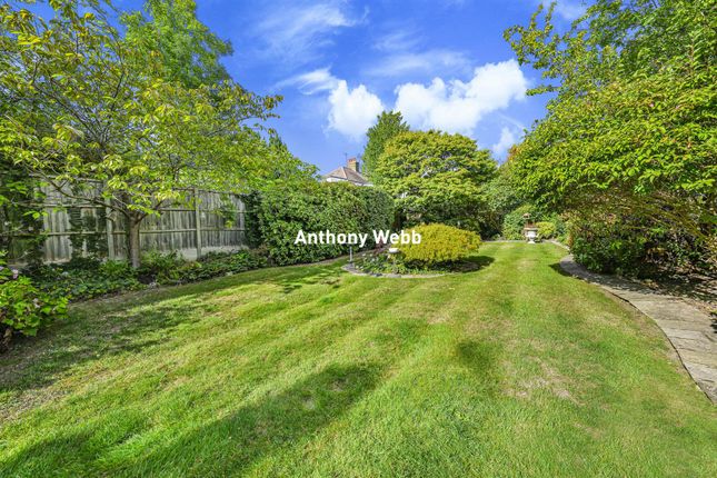 90, Bourne Hill, London photo 2