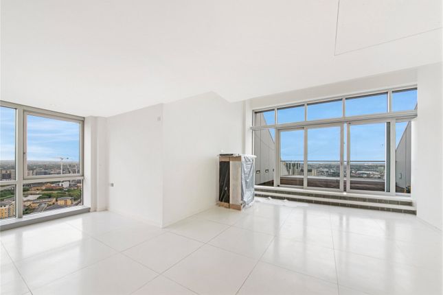 Thumbnail Flat for sale in Ontario Tower, 4 Fairmont Avenue, Canary Wharf, London