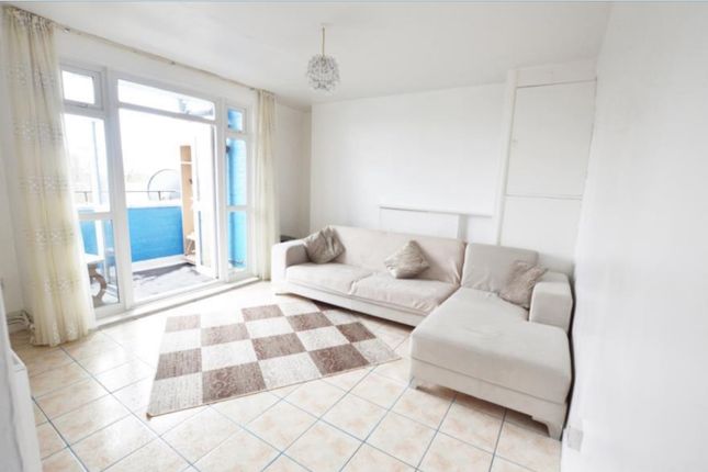 Flat for sale in Woodberry Down, London