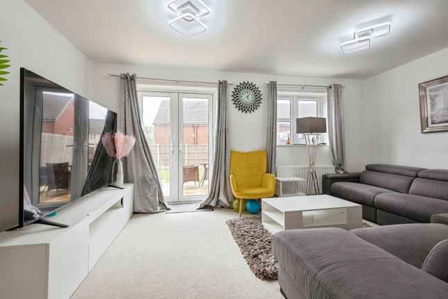 1, Binyon Gardens, Hitchin photo 2