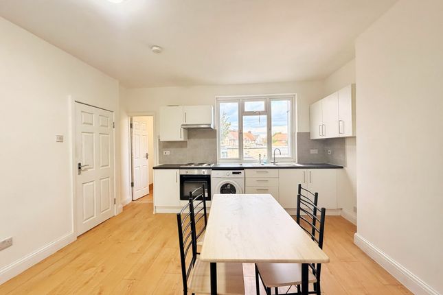 289, Wood Lane, Dagenham photo 3