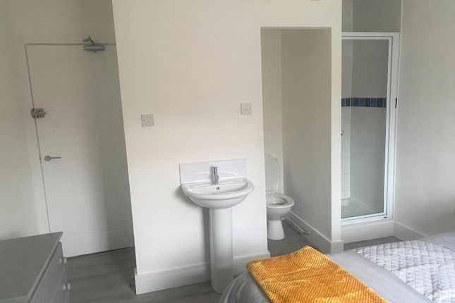 Room 6, 13/14 Derby Road, Worcester photo 3